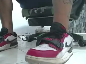 Chaturbate Free Porn Cam of srfindomfeet_
