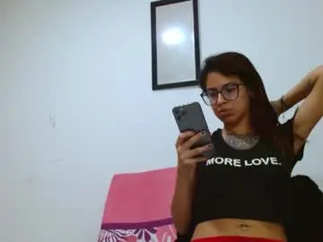 Chaturbate Nude Webcam of emily_loperaa