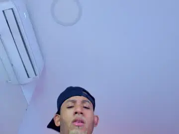 Chaturbate Free Porn Cam of bento_fox