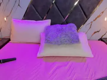 Chaturbate Live Sex Cam of sarayofficial