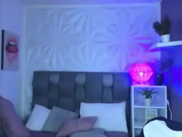 Chaturbate Live Sex Cam of perlaa_moon_