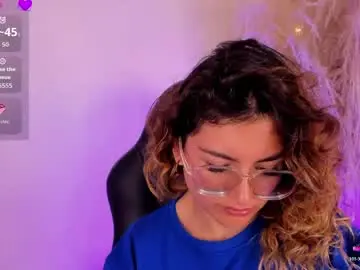 Chaturbate Free Porn Cam of emilyjonesss_