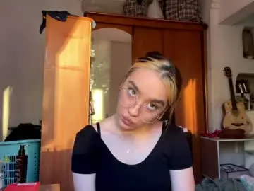 Chaturbate Live Sex Cam of kellyleinonen