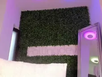 Chaturbate Live Sex Cam of hotfallingdevil