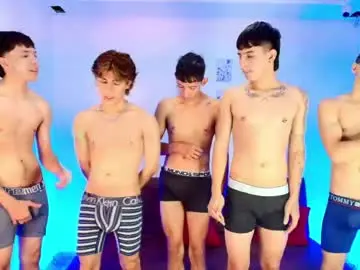 Chaturbate Live Sex Cam of chillbicrew