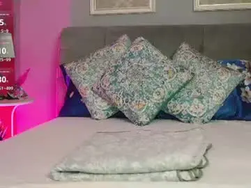 Chaturbate Live Sex Cam of mira_glow