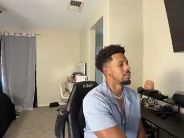 Chaturbate Live Porn of 10inch_gymjunky