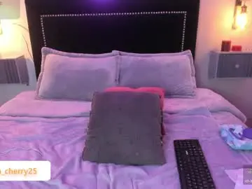 Chaturbate Live Sex of leah_cherry