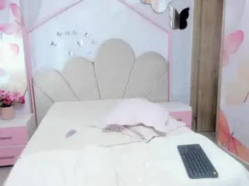 Chaturbate Live Sex Cam of millieskinny18