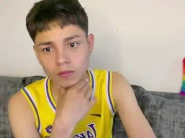 Chaturbate Live Sex Cam of andy_belier
