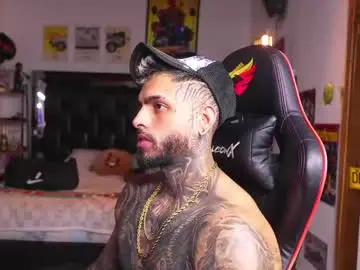 Chaturbate Watch Live Sex Cams of logan_hugh8