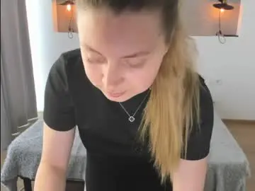 Chaturbate Live Sex Cam of kitkatvel