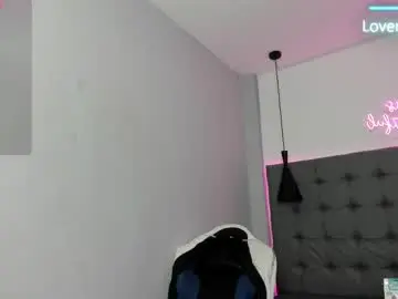 Chaturbate Live Sex Cam of scarletcherry18