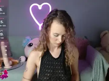 Chaturbate Live Sex Cam of bea_doll