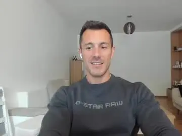 Chaturbate Live Sex Cam of roberto4ever