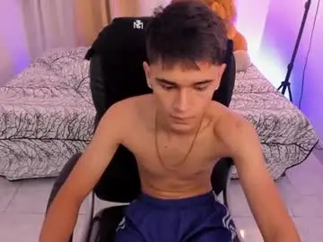 Chaturbate Live Sex Cam of aron_boyy