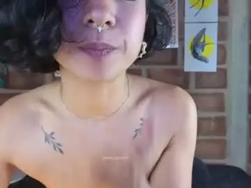 Chaturbate Adult Webcams of isabellapaz90