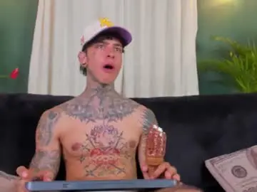 Chaturbate Live Sex Cam of aron_ford