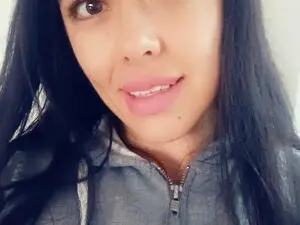Myfreecams Live Sex Cam of Clau_squirt34