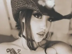 Myfreecams Sex Chat of EMMEL1NE