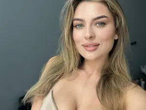 Myfreecams Nude Webcam of SindiMoon