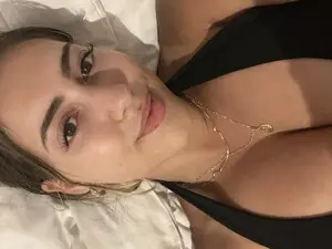 Myfreecams Live Sex Cam of Sieenna