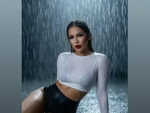 Myfreecams Watch Live Sex Cams of Roshen_Amira