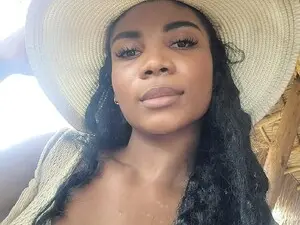 Myfreecams Free Porn Cam of Miss_Benz
