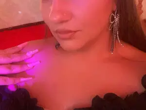Myfreecams Nude Webcam of SophieLuxe