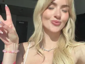 Myfreecams Nude Webcam of Luna_Faye_
