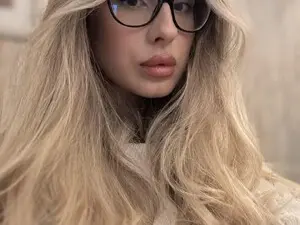 Myfreecams Watch Live Sex Cams of MaddieBriggs