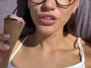 Myfreecams Adult Webcam of HotDoll19
