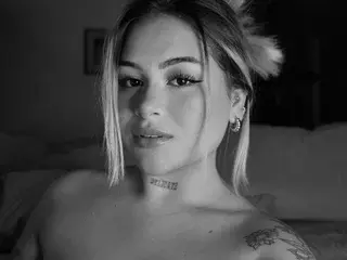 Streamate Private Sex Chat of Ela_Curvy