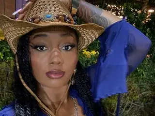 Streamate Live Sex Cam of MZZZWETWET