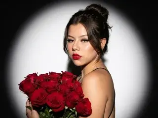 Streamate Watch Live Sex Cams of SkyValentiinee