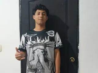 Streamate Free Porn Cam of Robertt_Brown
