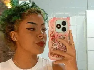 Streamate Live Sex Cam of Sasha_Lee19
