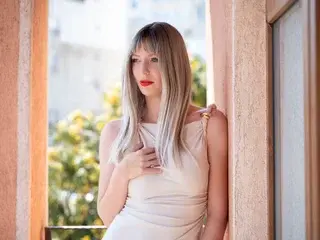 Streamate Free Porn Cam of RosemaryGrey