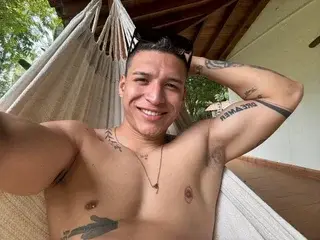Streamate Free Porn Cam of simonelucas