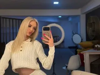 Streamate Free Porn Cam of SkinnyNatty