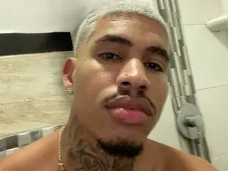 Streamate Nude Webcam of Drakehottt