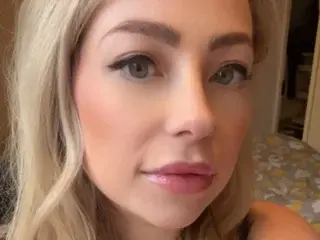 Streamate Adult Video Chat of FrankiiRayeXXXX