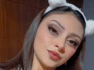 Streamate Free Porn Cam of EmmilyWalkerr