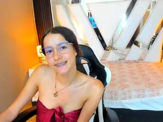 Streamate Free Porn Cam of Linda4Petite