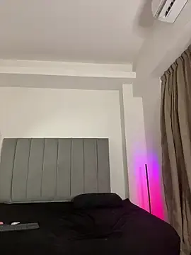 Stripchat Free Porn Cam of leonienoire