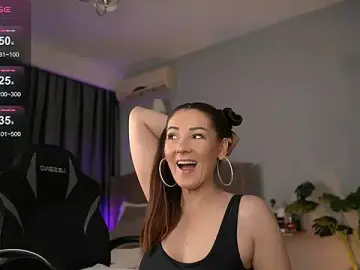 Stripchat Live Sex Cam of Playful_Issa