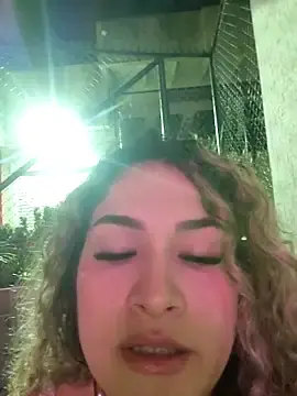 Stripchat Sex Cam of Sara_smiiith211