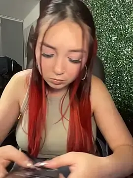 Stripchat Sex Cam of Karen18_boobs