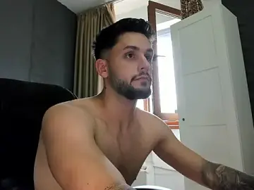 Stripchat Live Sex Cam of TroyWadee