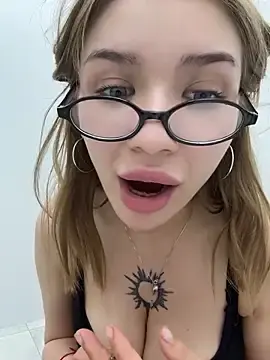 Stripchat Nude Webcam of FlashTitsRoyal